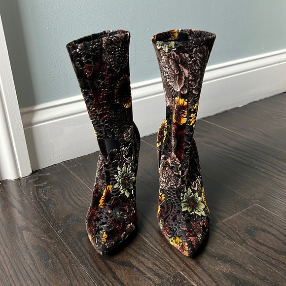 Badgley Mischka Sunflower Boots - Picture 3 of 6